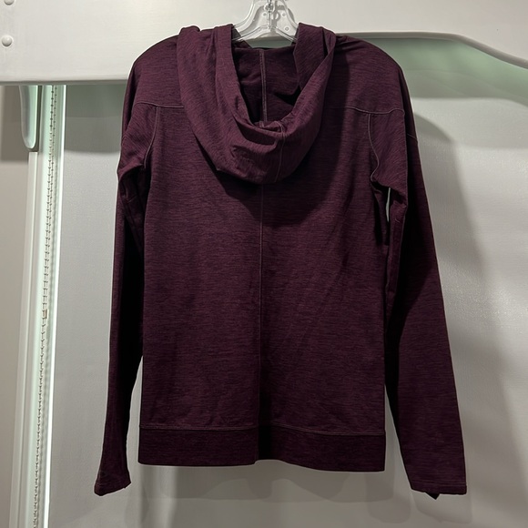 Oakley Sweater. Size Medium. Excellent Condition - Picture 2 of 3